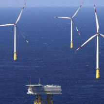 Aerogeradores no Mar do Norte, entre Alemanha e Dinamarca: por “energia limpa”, alemães vão derrubar floresta milenar. Imagem referente a matéria