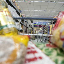 Tributação pesada sobre produção e consumo ajuda a camuflar o quanto o brasileiro realmente paga em impostos. Imagem referente a matéria