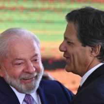 O presidente Lula e o ministro da Fazenda, Fernando Haddad. Imagem referente a matéria
