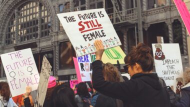 Protesto feminista nos Estados Unidos. Imagem referente a matéria
