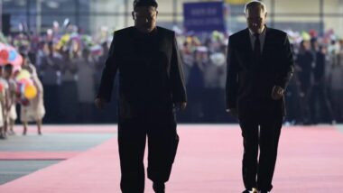 O ditador russo, Vladimir Putin, e o ditador norte-coreano, Kim Jong-un. Imagem referente a matéria