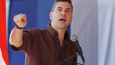 O governo do Paraguai, liderado por Santiago Peña, autorizou maior fiscalização na fronteira com Brasil após operação contra o crime organizado Imagem referente a matéria