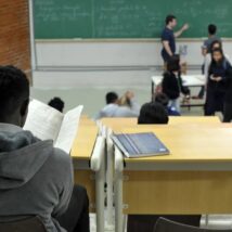É hora de resgatar o papel essencial da universidade – ensinar, pesquisar e servir à sociedade, e não ao ativismo. Imagem referente a matéria