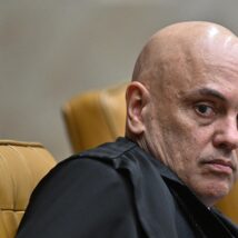 Ministro Alexandre de Moraes julga ex-assessor de Moraes que acusa Moraes de ordenar e praticar ilegalidades no gabinete de Moraes. Imagem referente a matéria