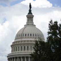 Senado dos EUA aprova revogação de tarifas contra o Brasil, mas decisão final cabe a Trump senado eua tarifas trump