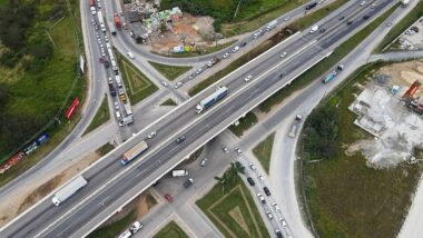 A Via Mar, nova ligação entre Joinville e a Grande Florianópolis, promete desafogar o trânsito da BR-101 e modernizar a logística catarinense. Imagem referente a matéria