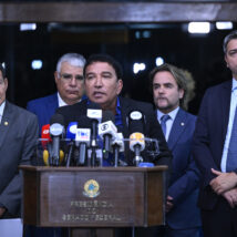 Oposição acusa STF de conluio com a esquerda e pede impeachment de Dino e Moraes