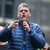 Tarcísio não é o líder de que precisamos agora Imagem referente a matéria