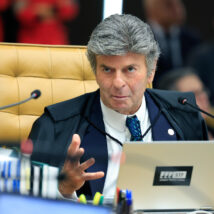 Fux pede para revisar voto antes de acórdão da condenação de Bolsonaro