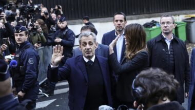 O ex-presidente da França Nicolas Sarkozy foi condenado a cinco anos de prisão devido ao financiamento da campanha eleitoral que o levou ao Palácio do Eliseu em 2007 com dinheiro do regime líbio de Muammar Gaddafi Imagem referente a matéria
