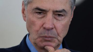 Barroso e o PSOL defendem liminar que permitiria a enfermeiros realizar abortos, contrariando a essência da enfermagem, nascida para cuidar e preservar a vida, não interrompê-la. Imagem referente a matéria