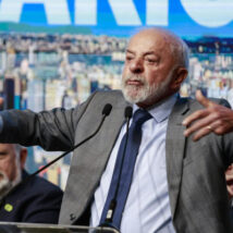 Lula completa 80 anos na próxima segunda-feira (27). O presidente reafirma que concorrerá ao quarto mandato em 2026. Imagem referente a matéria
