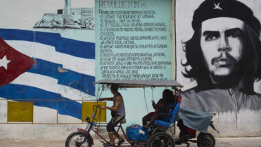Em um país onde a liberdade de expressão é criminalizada, às vezes o ato mais radical é a independência econômica. Imagem referente a matéria