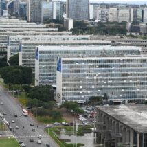 PEC da reforma administrativa é protocolada na Câmara; veja as mudanças propostas Esplanada dos Ministérios, em Brasília: PEC da reforma administrativa prevê mudanças em concursos públicos, avaliação de resultados, privilégios e serviços públicos digitais