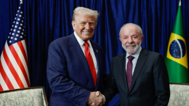 Presidentes dos Estados Unidos, Donald Trump, e do Brasil, Luiz Inácio Lula da Silva, participaram de reunião bilateral em Kuala Lumpur, na Malásia, neste domingo (26) Imagem referente a matéria