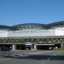 Aeroporto Internacional de São Francisco, onde o comentarista político britânico Sami Hamdi foi preso no fim de semana Imagem referente a matéria