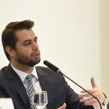 PGR acusa Filipe Martins de fraudar sistema americano e pede investigação separada Filipe Martins, assessor especial para assuntos internacionais durante o governo Bolsonaro.
