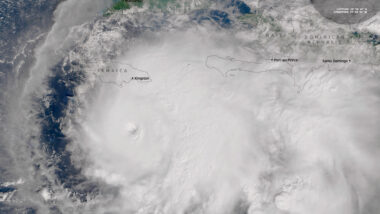O furacão Melissa, que se formou como tempestade tropical no Mar do Caribe na semana passada, avança na região Imagem referente a matéria