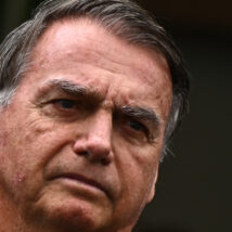 Bolsonaro é alvo de ação do PT no TSE. O partido pediu a inclusão das provas da ação sobre suposta tentativa de golpe. Imagem referente a matéria