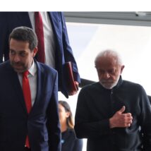 Boulos toma posse como ministro em tom de campanha e pede silêncio por mortos no Rio. Imagem referente a matéria