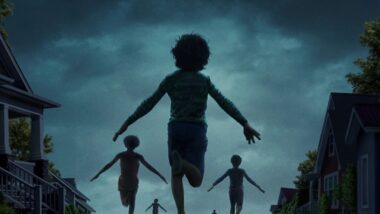 Crianças correm pela madrugada no cartaz do filme sensação “A Hora do Mal” Imagem referente a matéria