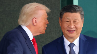 O ditador da China, Xi Jinping, e o presidente dos EUA, Donald Trump. Imagem referente a matéria