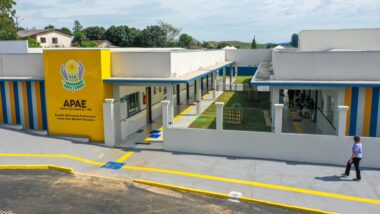 Decreto federal sobre educação especial causa reação no Paraná: Ratinho Jr. promete defender Apaes e manter o modelo atual Imagem referente a matéria