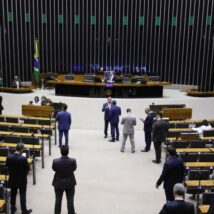 Câmara aprova MP que reforma o setor elétrico e adota cobrança por geração solar. Imagem referente a matéria