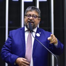 “Ninguém enfrenta fuzil com beijinhos”, diz vice-presidente do PT contrariando partido Washington Quaquá