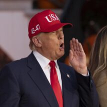 Juíza de Washington alegou que Trump não teria autoridade para assinar a ordem executiva, já que questão caberia aos estados e ao Congresso Imagem referente a matéria