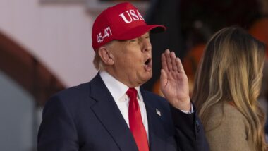 Juíza de Washington alegou que Trump não teria autoridade para assinar a ordem executiva, já que questão caberia aos estados e ao Congresso Imagem referente a matéria