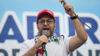 O chanceler da Venezuela, Yván Gil Pinto, em ato chavista em Caracas em junho Imagem referente a matéria