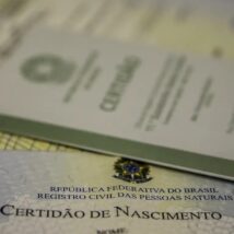 De acordo com o Conselho Nacional de Justiça (CNJ), 5,5 milhões de crianças não possuem o nome do pai na certidão de nascimento. Imagem referente a matéria