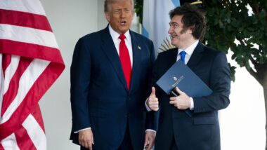 O presidente dos EUA, Donald Trump recebeu Javier Milei na Casa Branca, em outubro Imagem referente a matéria