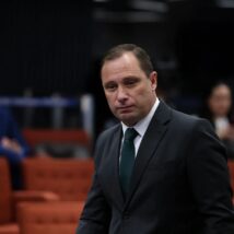 Mauro Cid, delator nas ações penais da suposta tentativa de golpe de Estado. Imagem referente a matéria