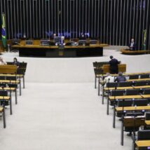 Câmara aprova estouro bilionário do teto de gastos para governo em aplicar em defesa. Imagem referente a matéria