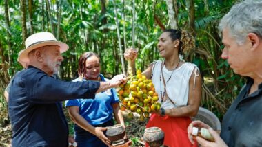 Lula se hospeda em barco hotel para 30 em Belém. Imagem referente a matéria