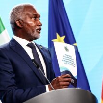 O Ministro das Relações Exteriores da Nigéria, Yusuf Tuggar, negou que haja perseguição a cristãos por parte do Estado em seu país Imagem referente a matéria