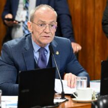 Senador do PT leva presidência da CPI do Crime Organizado após votação apertada contra oposição Fabiano Contarato