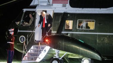 Trump disse que eleitores republicanos estão sendo “excluídos” e foi ironizado pelo governador da Califórnia, o democrata Gavin Newsom Imagem referente a matéria