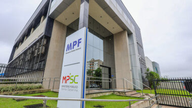 Policiais militares são investigados por intolerância religiosa após atender uma ocorrência de pertubação do sossego em um terreiro de umbanda. Imagem referente a matéria