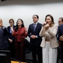 Bancada Cristã irrita esquerda e já mostra força ao derrubar resolução do aborto Bancada Cristã Câmara