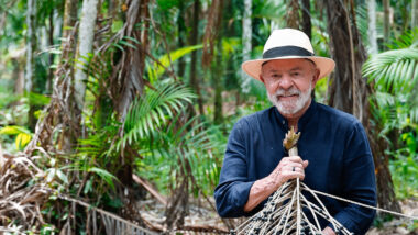 Lula em visita ao Projeto de Assentamento Agroextrativista (PAE) de Ilha Grande, em Belém (PA), sede da COP 30 Imagem referente a matéria