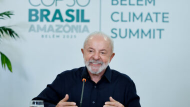 Oposição ingressa no TCU e na PGR para investigar barco luxoso de Lula. Imagem referente a matéria