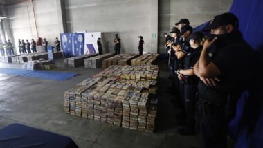 Cocaína apreendida em Cádiz, na Espanha, em 2023: relatório apontou forte alta do consumo da droga na Europa Imagem referente a matéria