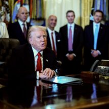 Decisão permite que regra da gestão Trump continue sendo aplicada enquanto processo sobre a questão tramita em tribunais inferiores Imagem referente a matéria