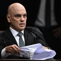 4 pontos questionáveis na decisão de Moraes sobre a prisão definitiva de Bolsonaro Imagem referente a matéria