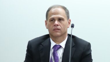 Eduardo Tagliaferro, durante reunião entre TSE e plataformas digitais, quando ele ainda era assessor do tribunal. Imagem referente a matéria
