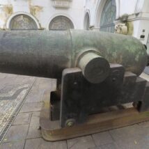 Canhão de sinos, troféu brasileiro da Guerra do Paraguai, vira disputa diplomática Vista frontal do canhão El Cristiano, troféu da Guerra do Paraguai, em exposição no pátio do Museu Histórico Nacional no Rio de Janeiro.