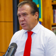 O ministro do Trabalho, Luiz Marinho, defende o fim da jornada 6×1 e maior intervenção nas relações de trabalho, medidas que encontram forte resistência no setor produtivo Imagem referente a matéria